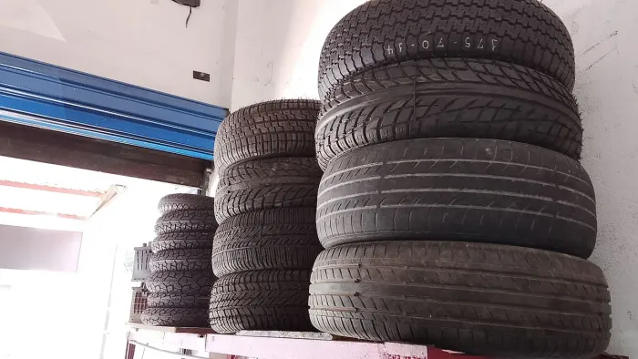 Vendo pneus e rodas diversos tipos 199
