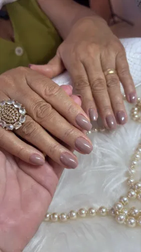 Vaga para manicure