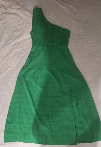 Vestido midi verde bandeira