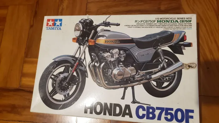 Miniatura Tamiya cb750 F escala 1:12 Nova sem uso