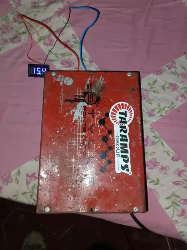 Fonte de som automotivo