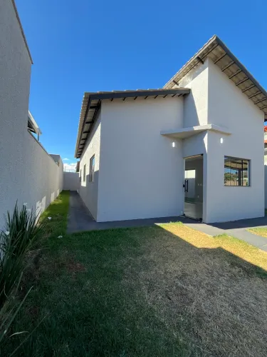 Casa nova - condomínio - Trindade-GO