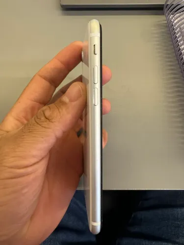 Vendo Iphone SE 2 Geração.