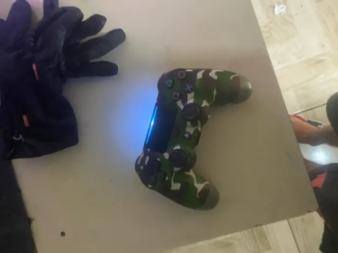 Vendo manete original de ps4 com analógico estragado