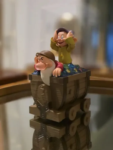 Miniatura Ornamento Zangado e Dunga - Branca de Neve e os Sete Anões