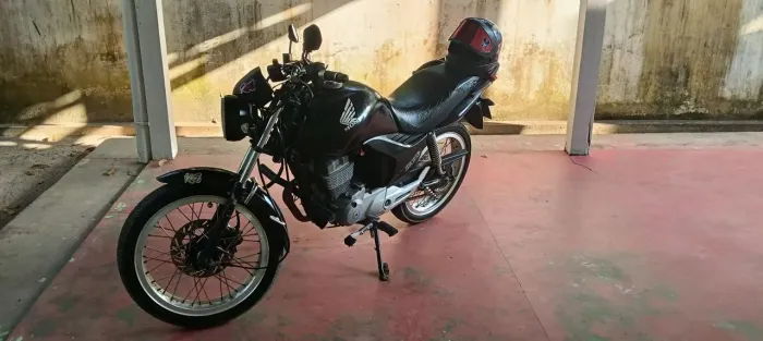 Estou vendendo essa moto no motivo de viagem