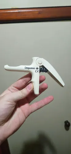 Seringa ou aplicador tipo Centrix (Degussa)