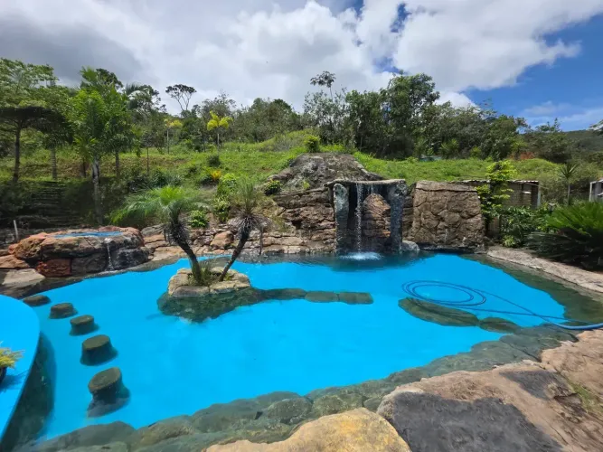 Sítio Resort em Santa Luzia: Sauna com Mergulho Direto e Vista para as Montanhas!