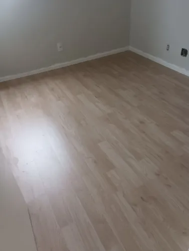 Pisos é pisos vinílico e Laminado