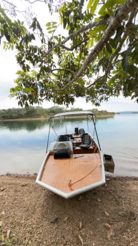 Barco  de pesca esportiva e passeio