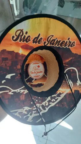 Vendo chapeu de palha.
