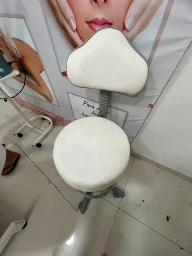 Vendo cadeira mocho estetica.