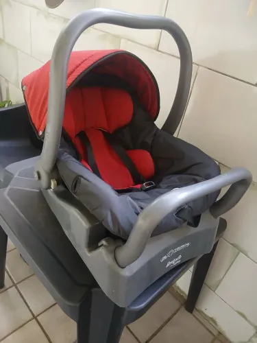 Bebê conforto com suporte