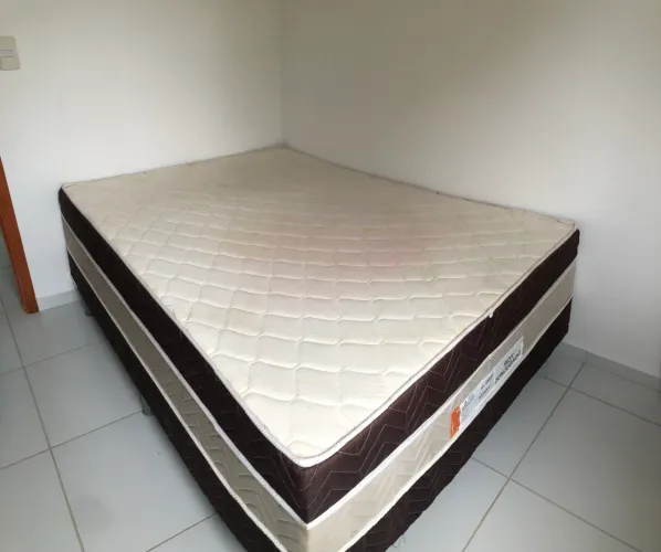 Vendo cama semi nova pouco usada