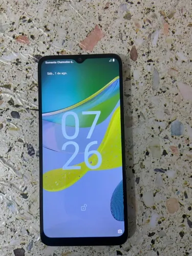 celular moto E13