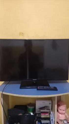 Tv 28 sansung,  não é smart. 