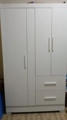 Vende se guarda roupa infantil semi novo