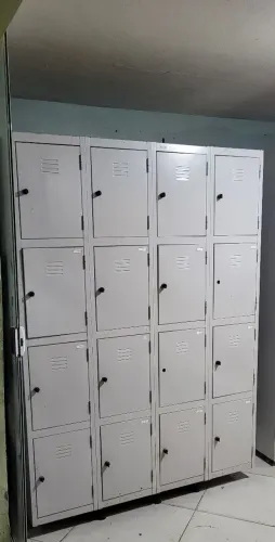 Armário 16 portas