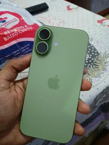 iPhone 17 seminovo em perfeito estado e na garantia