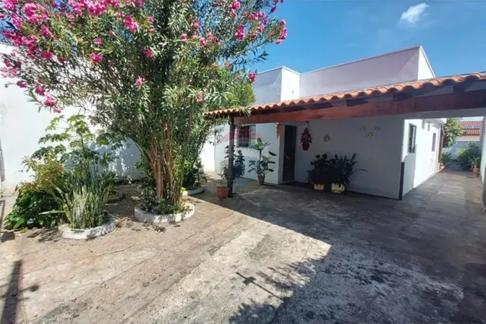 Jardim Morumbi: casa com 115m² construídos em terreno amplo de 315m², 2 dormitórios (1 suí