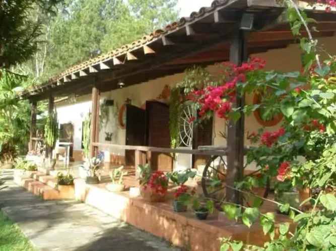 Linda Casa de Campo, com piscina e 10.000m2 de natureza! Prox. Sp, Cotia e São Roque