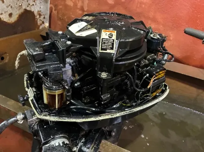VENDO MOTOR DE POPA ACEITO OFERTA TROCA.
