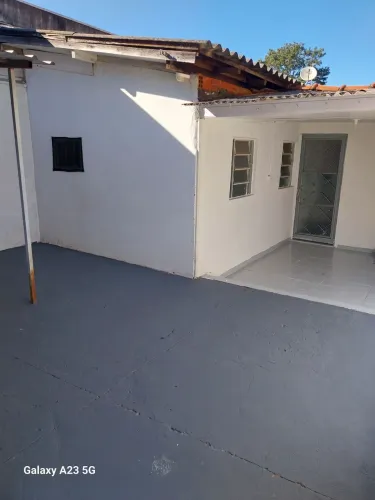 Aluga-se casa dos fundos - apenas com fiador ou seguro fiança 