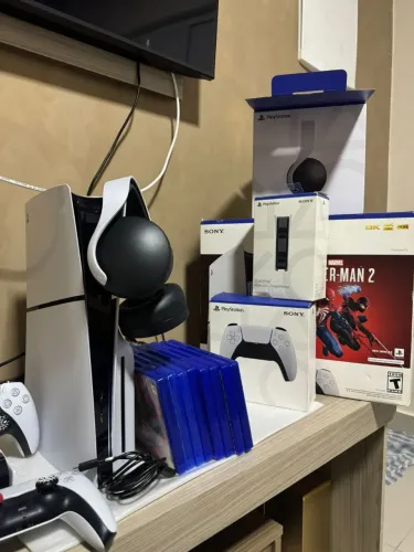Playstation 5 slim 1TB+ 8 jogos físicos