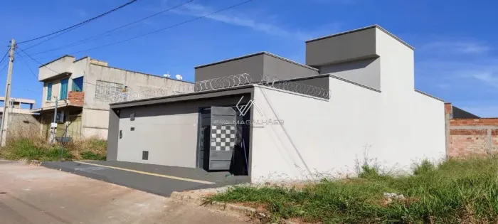 Casa à venda em Goiânia, Residencial Recanto das Emas, com 3 quartos, com 140 m²