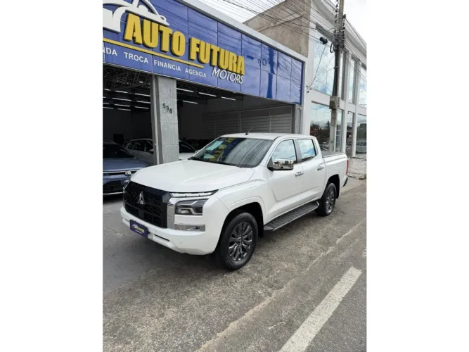 Mitsubishi TRITON HPE-S 2.4 CD 4X4 TB Diesel Aut. 2026