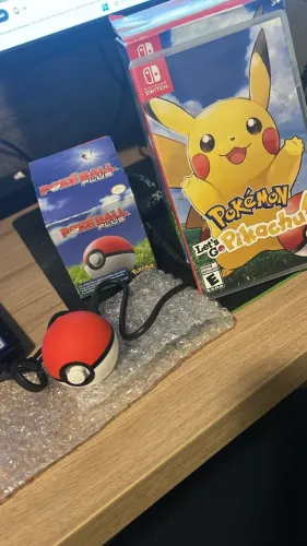 Pokémon: Let's Go, Pikachu! + Poké Ball Plus para o Nintendo Switch