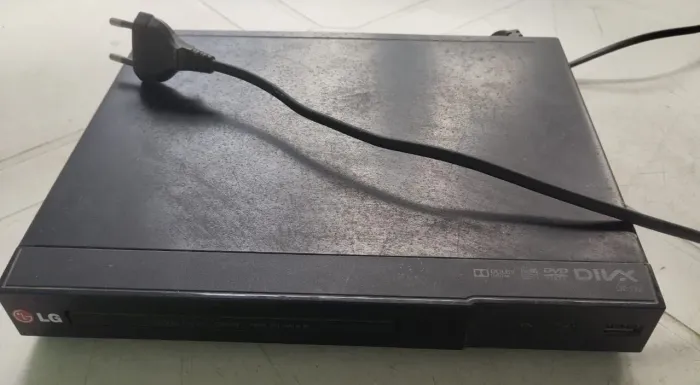 Vendo DVD LG DP132 para gravar, USB para tocar, toca Divx, CD e pegar Microfone <br>Vend