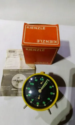 Relógio Despertador Kienzle original, com design retrô na cor Amarelo 