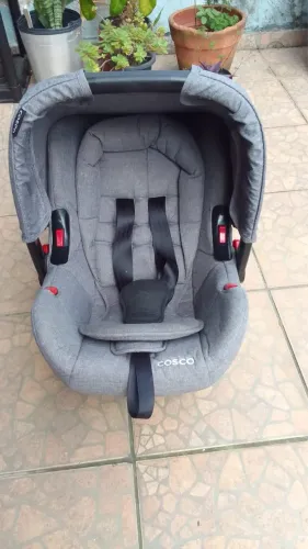 Bebe conforto cosco seminovo