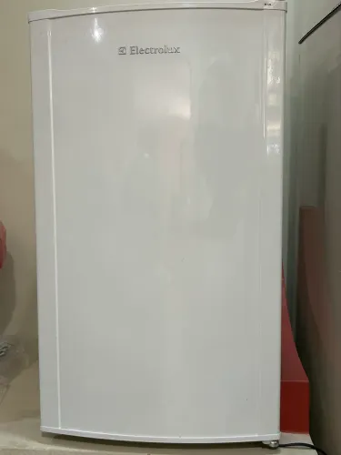 Frigobar Electrolux 120L seminovo impecável | 110V