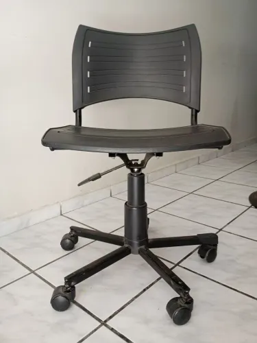 Cadeira escritório com rodinhas