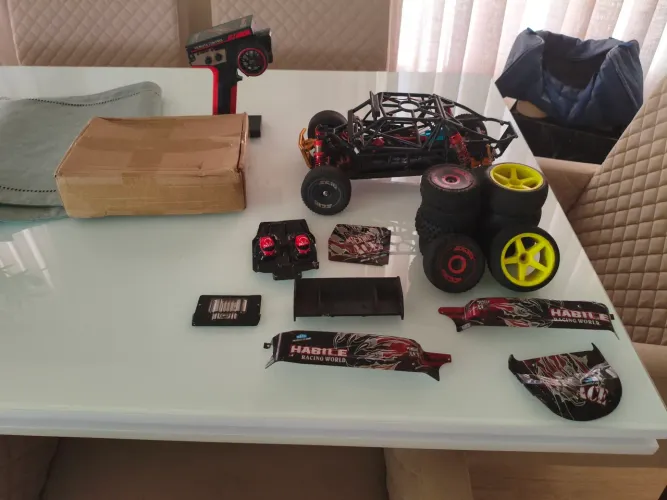 Automodelo Buggy wltoys com peças e bateria e carregador (completo)