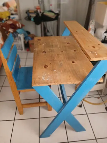 Escrivaninha de palete azul 