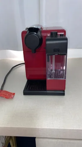 Máquina de café NESPRESSO LATISSIMA