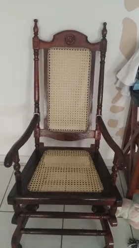Cadeira de balanço Imperial em madeira