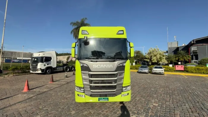 SCANIA R560 A6X4.
