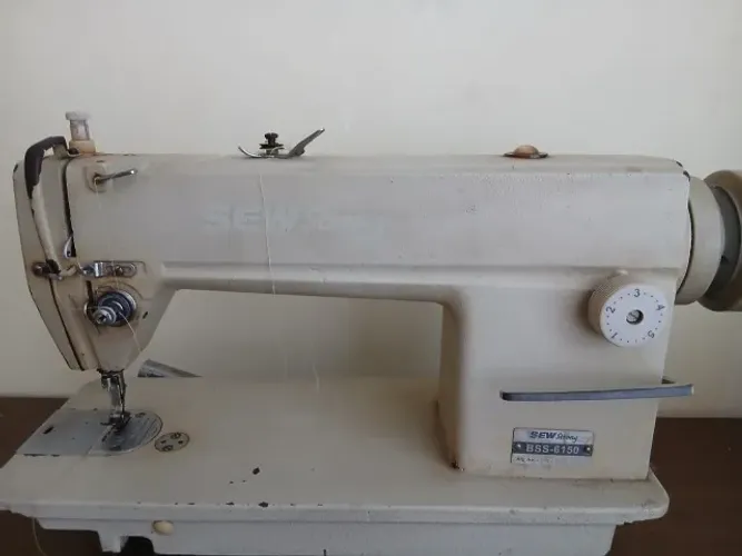 Maquina de costura Reta Industrial