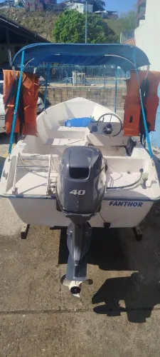 Lancha corisco 550 motor 40 hp