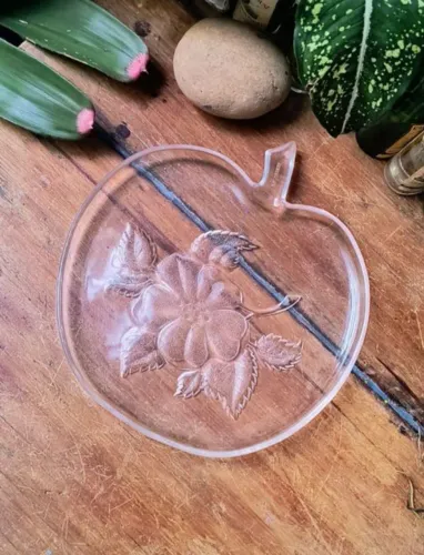 Petisqueira me acrílico formato de maçã anos 69 decoração louça cozinha antiguidade raro