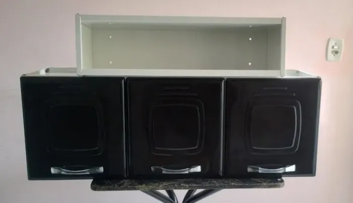 Vendo Armário de parede 2 peças em aço