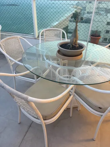 Vendo mesa e cadeiras área externa