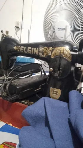 Máquina de custura Elgin