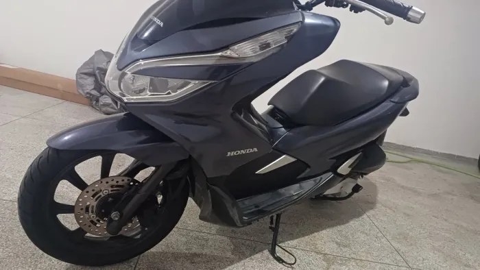 Scooter Honda Pcx ano 2021 com 12 mil km freios a disco, ABS e chave presencial