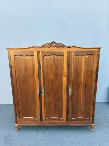 Guarda Roupa Clássico em Imbuia.