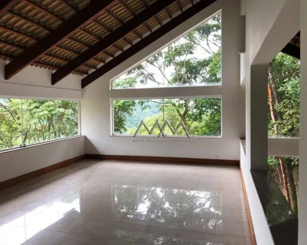 Casa para Locação no Condomínio Bosque do Jambreiro com 3 Quartos e 500 m²